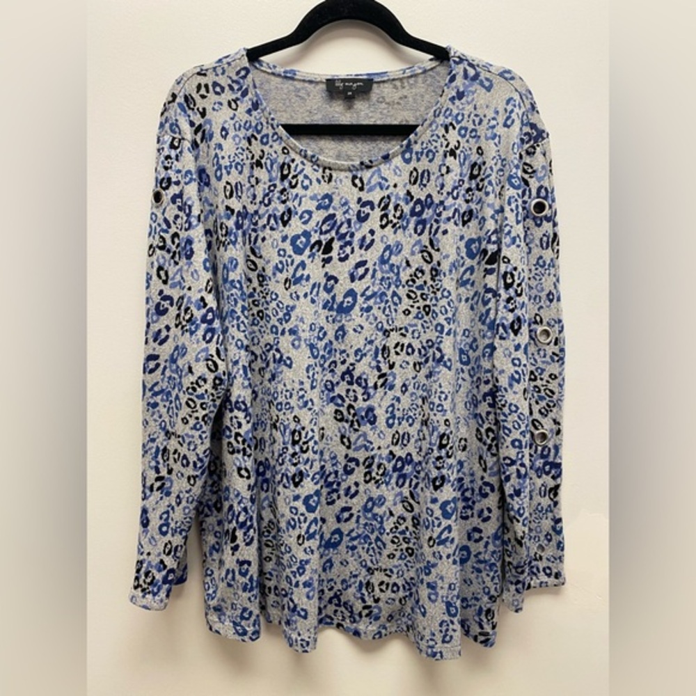 4 for $25 💙 Lily Morgan Leopard Print Button Sleeve Top Size 2X 💙